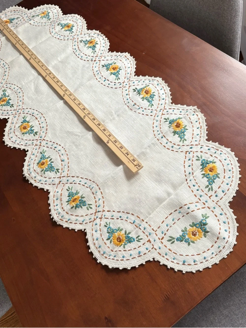 Vintage table runner hand embroidered crochet edge stunning floral cottage 46”